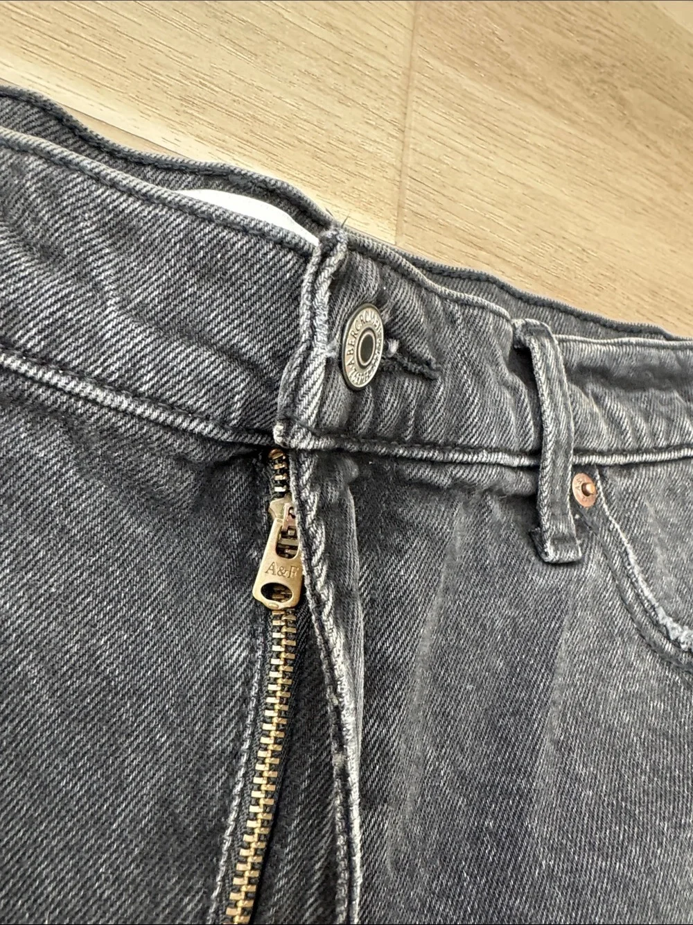 A&F - The 90’s Relaxed Cut Off Shorts High Rise Curve Love